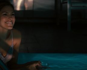 Keira Knightly sexy, Eva Mendes sexy – Last Night (2010)