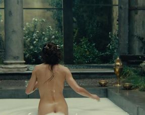 Carole Bouquet nude – Le bon roi Dagobert (1984)