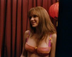Anna Faris sexy, Rose Byrne sexy – I Give It a Year (2013)