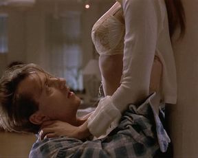 Elle Macpherson sexy – If Lucy Fell (1996)