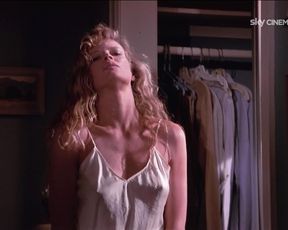 Kim Basinger sexy – My Stepmother is an Alien (1988)