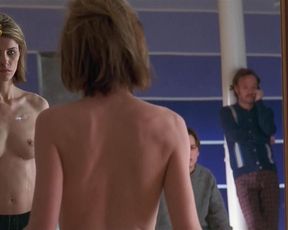 Amanda Peet nude – Igby Goes Down (2002)