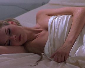 Elodie Bouchez nude, Angela Lindvall sexy – CQ (2001)