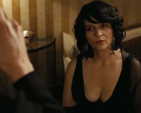 Juliette Binoche nude, Kristen Stewart sexy – Clouds of Sils Maria (2014)