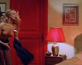 Gloria Guida nude – Indagine su un delitto perfetto (1978)