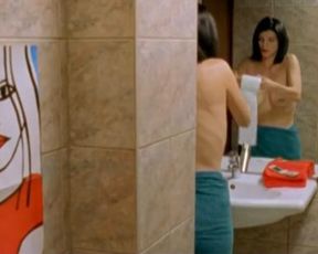 Ludmila Ruoso nude, Chloу Berthier nude – Nue comme un verre (2003)