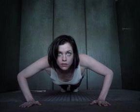 Jessica De Gouw sexy – Other Life (2017)