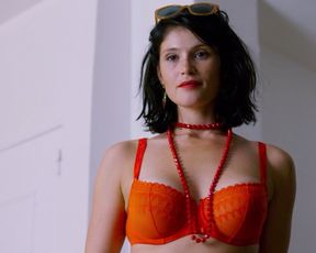 Adele Exarchopoulos, Gemma Arterton nude – Orpheline (2016)