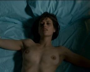 Claudia Pandolfi, Michela Cescon naked – Quando La Notte (2011)