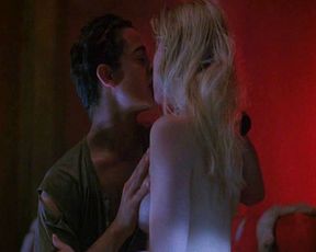 Christina Applegate sexy – Streets (1990)