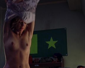 Amy Smart nude – Road Trip (2000)