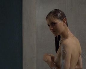 Hannah Hoekstra nude – Sunny Side Up (2015)