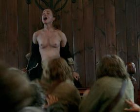 Lotte Verbeek nude – Outlander s01e11 (2015)
