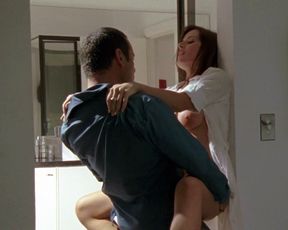 Madeleine West nude – Satisfaction s01e03-07 (2007)