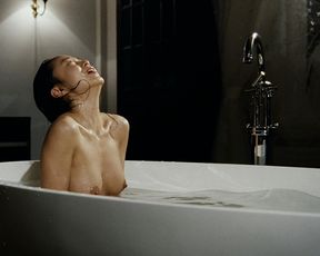 Do-yeon Jeon, Woo Seo naked – The Housemaid (2010)