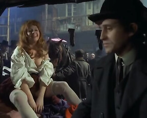 Halina Kowalska nude, Bozena Adamek nude – Sanatorium pod klepsydra (1973)