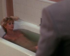 Goldie Hawn nude – Wildcats (1986)