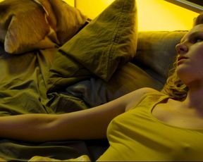 Rosalie Thomass sexy – Taxi (2015)