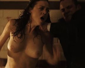 Leonor Watling nude – Pelicula para no dormir: La habitacion del nino (2006)