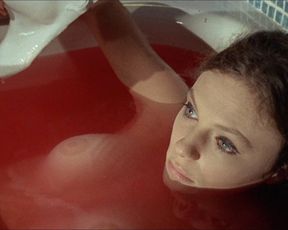 Jacqueline Bisset, Barbara Parkins naked – The Mephisto Waltz (1971)