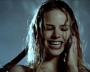 Halston Sage sexy – Poker Night (2014)